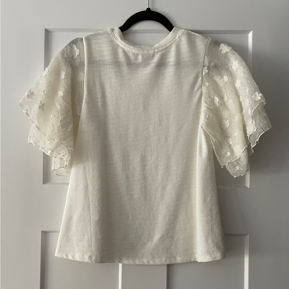 Eri + Ali flutter sleeve top with floral appliqués - Picture 4 of 6